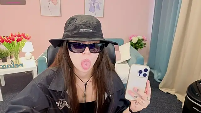 SunnyBloss online show from 06-23-26, 07:39