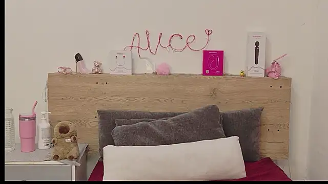 Snapshot of Sweet_Alice_S chatting on 05-16-26, 09:13 Sweet Alice S online show from 05-16-26, 09:13
