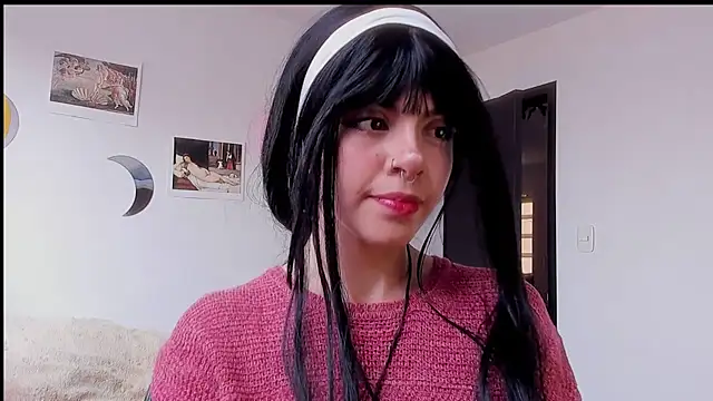 Snapshot of Nyxara- chatting on 04-18-26, 07:40 Nyxara- online show from 04-18-26, 07:40
