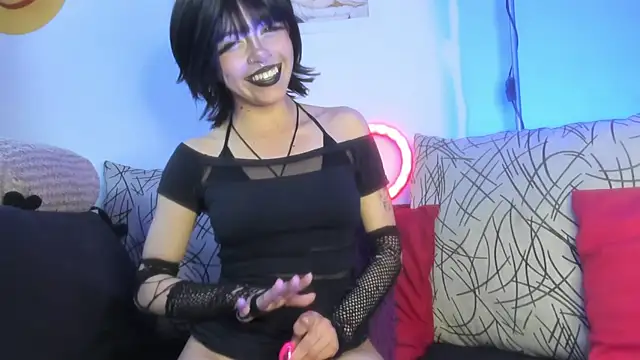 Snapshot of Nyxara- chatting on 05-21-26, 10:28 Nyxara- online show from 05-21-26, 10:28