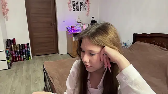 NyelleSpir online show from 04-15-26, 03:41