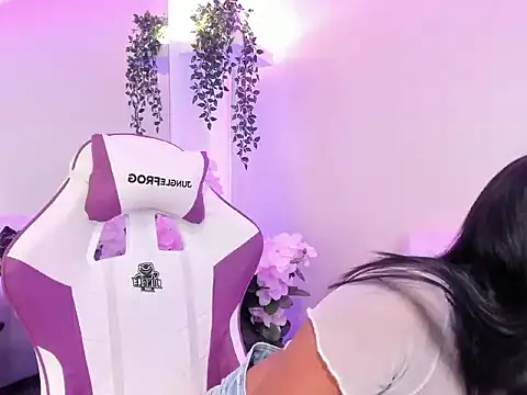 Snapshot of Daphnie_Foxx chatting on 04-10-26, 10:47 Daphnie Foxx online show from 04-10-26, 10:47