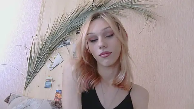 Kirana Hayes online show from 04-03-26, 02:04