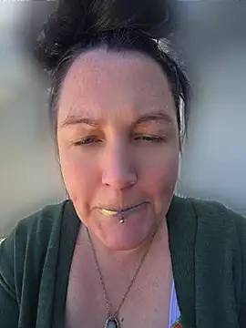 Queenemerald online show from 07-11-26, 08:00