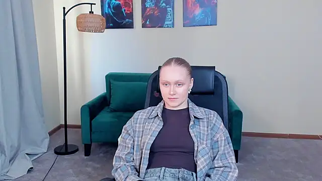 Snapshot of VestaBowmer chatting on 03-28-26, 10:04 VestaBowmer online show from 03-28-26, 10:04