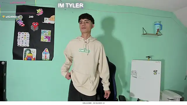 TYLERhHOT2005 online show from 04-08-26, 03:39