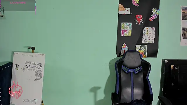 TYLERhHOT2005 online show from 05-03-26, 07:20