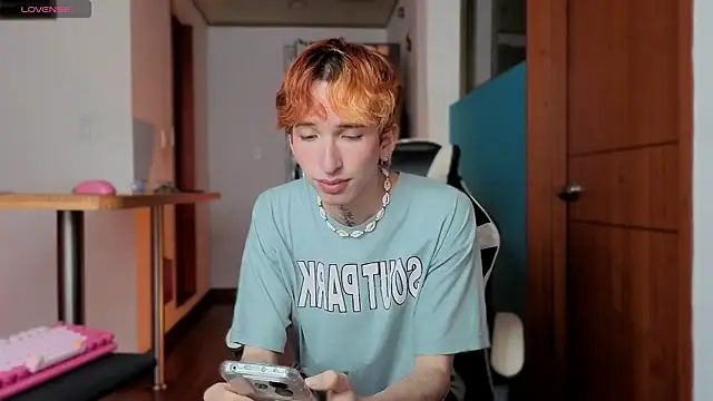 Snapshot of Nathan_twink chatting on 03-27-26, 01:44 Nathan twink online show from 03-27-26, 01:44