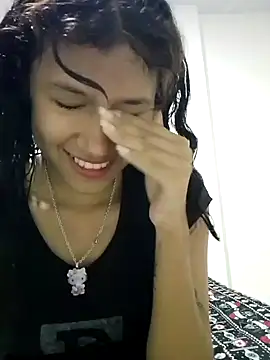 Yi Uzi online show from 05-15-26, 11:23