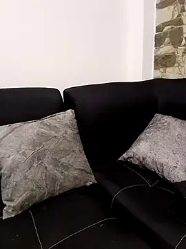 Yi Uzi online show from 05-26-26, 02:02