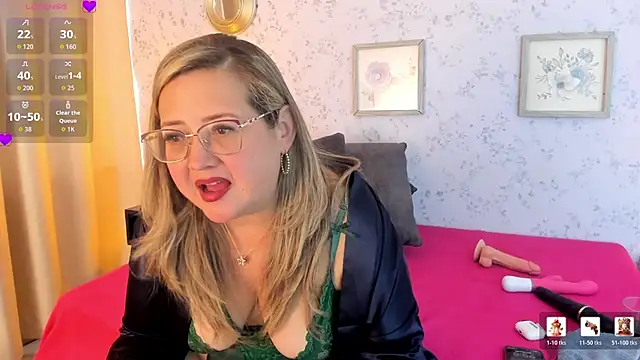 Martinacurvy  online show from 05-11-26, 02:56