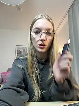EvaEvis online show from 04-15-26, 05:36