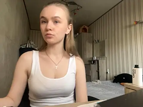 Snapshot of melissashineeee chatting on 04-09-26, 09:36 melissashineeee online show from 04-09-26, 09:36