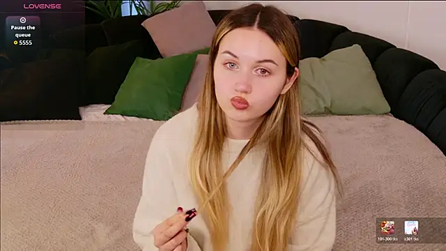Lilly Eyes online show from 04-20-26, 12:08