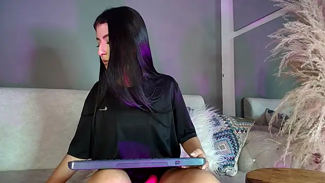 Snapshot of Zoee_8 chatting on 07-02-26, 11:33 Zoee 8 online show from 07-02-26, 11:33