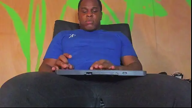 Snapshot of Ragnar_Kamau chatting on 04-01-26, 04:02 Ragnar Kamau online show from 04-01-26, 04:02