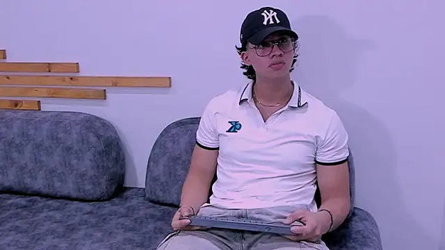 Snapshot of axxel_body chatting on 03-28-26, 08:41 axxel body online show from 03-28-26, 08:41