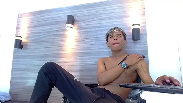 Snapshot of LuckyBluex chatting on 03-29-26, 02:55 LuckyBluex online show from 03-29-26, 02:55