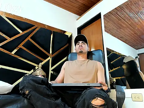 Snapshot of LucaColmal chatting on 04-06-26, 03:37 LucaColmal online show from 04-06-26, 03:37