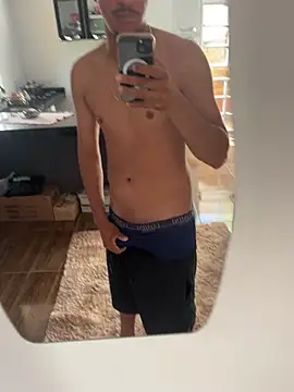 Snapshot of meteus40 chatting on 03-28-26, 10:48 meteus40 online show from 03-28-26, 10:48