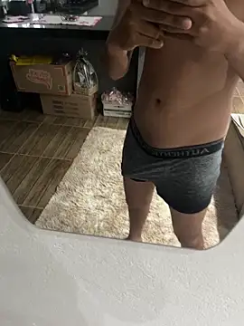 Snapshot of meteus40 chatting on 04-04-26, 09:07 meteus40 online show from 04-04-26, 09:07