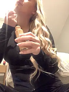 Snapshot of Hannah1899 chatting on 03-28-26, 07:13 Hannah1899 online show from 03-28-26, 07:13