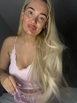 Snapshot of Hannah1899 chatting on 04-15-26, 09:04 Hannah1899 online show from 04-15-26, 09:04