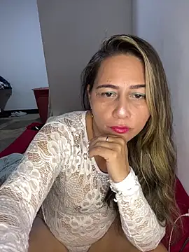 Snapshot of _violeta_99 chatting on 04-14-26, 06:36 violeta 99 online show from 04-14-26, 06:36