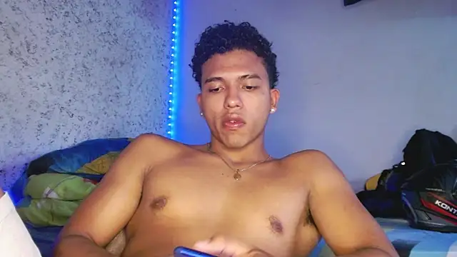 Snapshot of tonydesire_ chatting on 04-24-26, 08:00 tonydesire online show from 04-24-26, 08:00