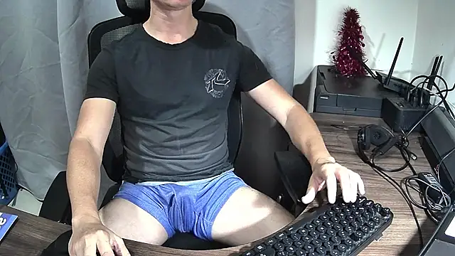Snapshot of joven322 chatting on 06-05-26, 05:25 joven322 online show from 06-05-26, 05:25