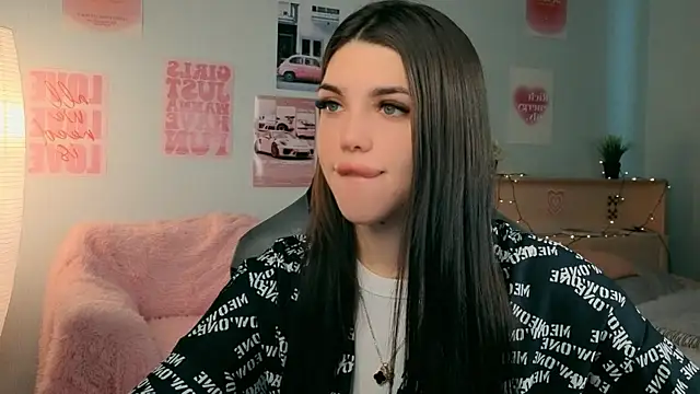 molly rettyy online show from 04-30-26, 03:24