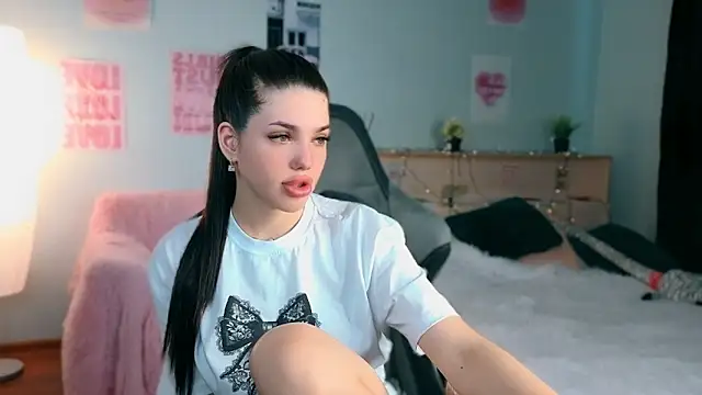 molly rettyy online show from 06-16-26, 04:15
