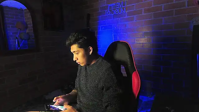 Snapshot of ethann2_ chatting on 04-04-26, 06:22 ethann2 online show from 04-04-26, 06:22