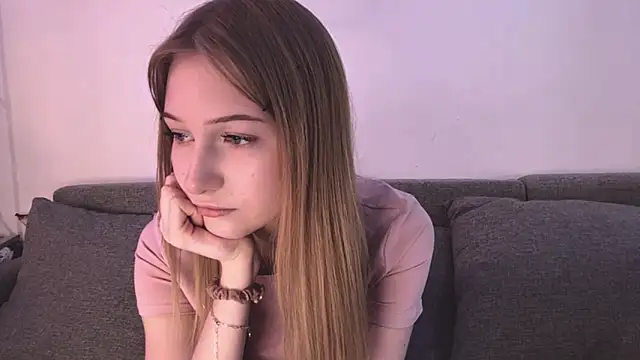 KatrineDrea online show from 04-22-26, 03:24
