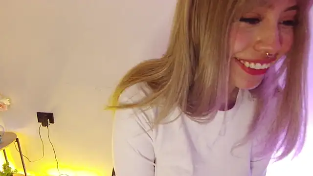 Evannia online show from 05-18-26, 04:07