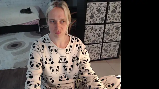 Snapshot of Sweet_hot_shrmp chatting on 06-23-26, 03:15 Sweet hot shrmp online show from 06-23-26, 03:15