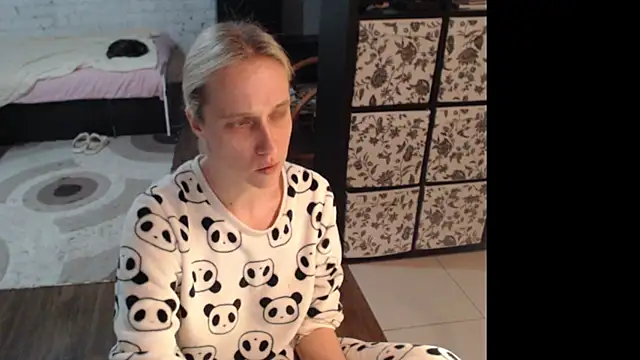 Snapshot of Sweet_hot_shrmp chatting on 06-23-26, 07:56 Sweet hot shrmp online show from 06-23-26, 07:56