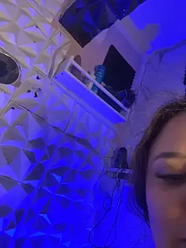 SaskiaDeluxe online show from 04-07-26, 12:27