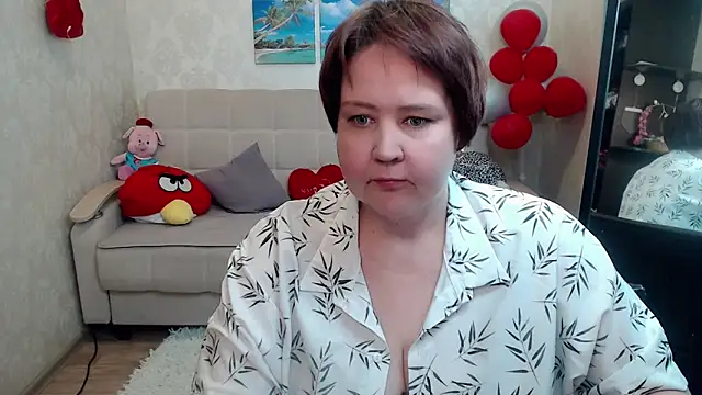 Snapshot of QUEEN02030 chatting on 04-13-26, 09:37 QUEEN02030 online show from 04-13-26, 09:37