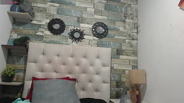 Snapshot of Skylernaomi chatting on 06-09-26, 03:34 Skylernaomi online show from 06-09-26, 03:34