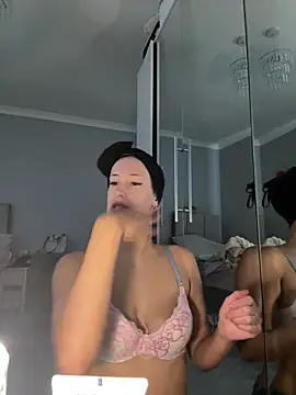 Snapshot of Goldenfairy chatting on 04-11-26, 02:32 Goldenfairy online show from 04-11-26, 02:32