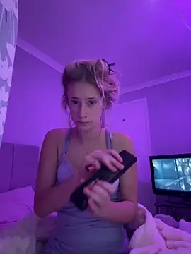 Snapshot of Goldenfairy chatting on 04-15-26, 08:53 Goldenfairy online show from 04-15-26, 08:53