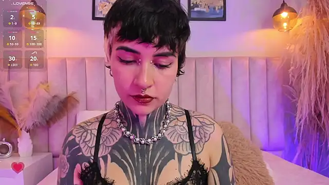 Luana fiore online show from 05-15-26, 12:23