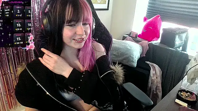 CutieTracer online show from 04-26-26, 01:42