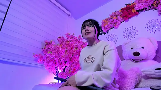 SamanthaVelvett  online show from 04-06-26, 04:46