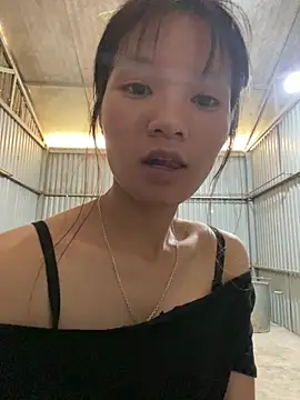 Snapshot of Elisa-a chatting on 04-13-26, 04:18 Elisa-a online show from 04-13-26, 04:18