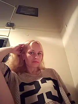 Snapshot of RinaSunX chatting on 04-02-26, 01:25 RinaSunX online show from 04-02-26, 01:25