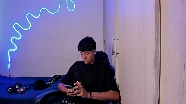 Snapshot of dante_martinez chatting on 04-01-26, 07:22 dante martinez online show from 04-01-26, 07:22