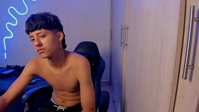 Snapshot of dante_martinez chatting on 04-02-26, 08:17 dante martinez online show from 04-02-26, 08:17