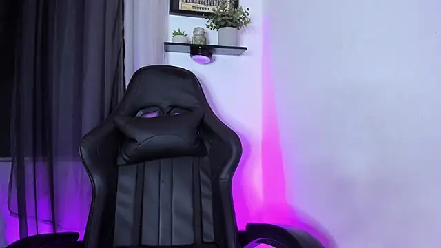 Snapshot of Red_DollX chatting on 04-14-26, 01:44 Red DollX online show from 04-14-26, 01:44